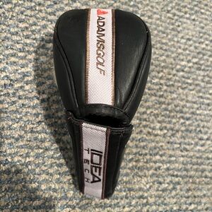 Adams Golf Idea V3 Tech hybrid headcover with magnetic closure.